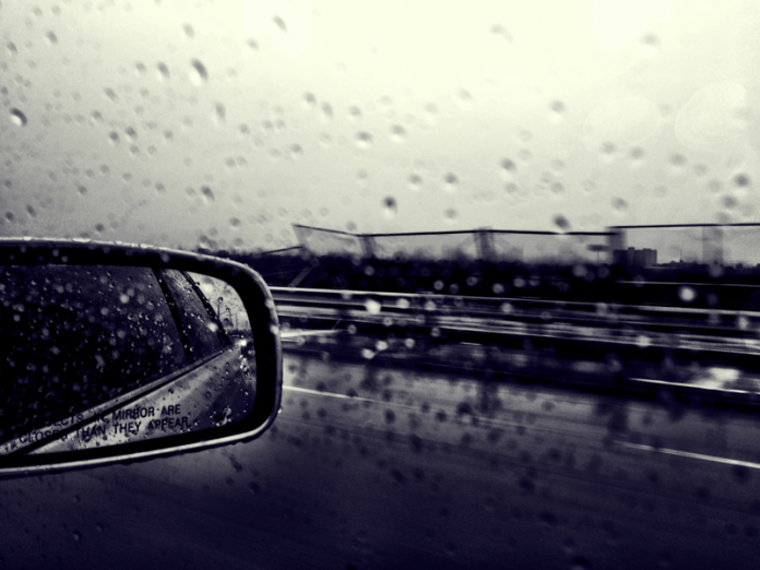 Οδήγηση στην βροχή.